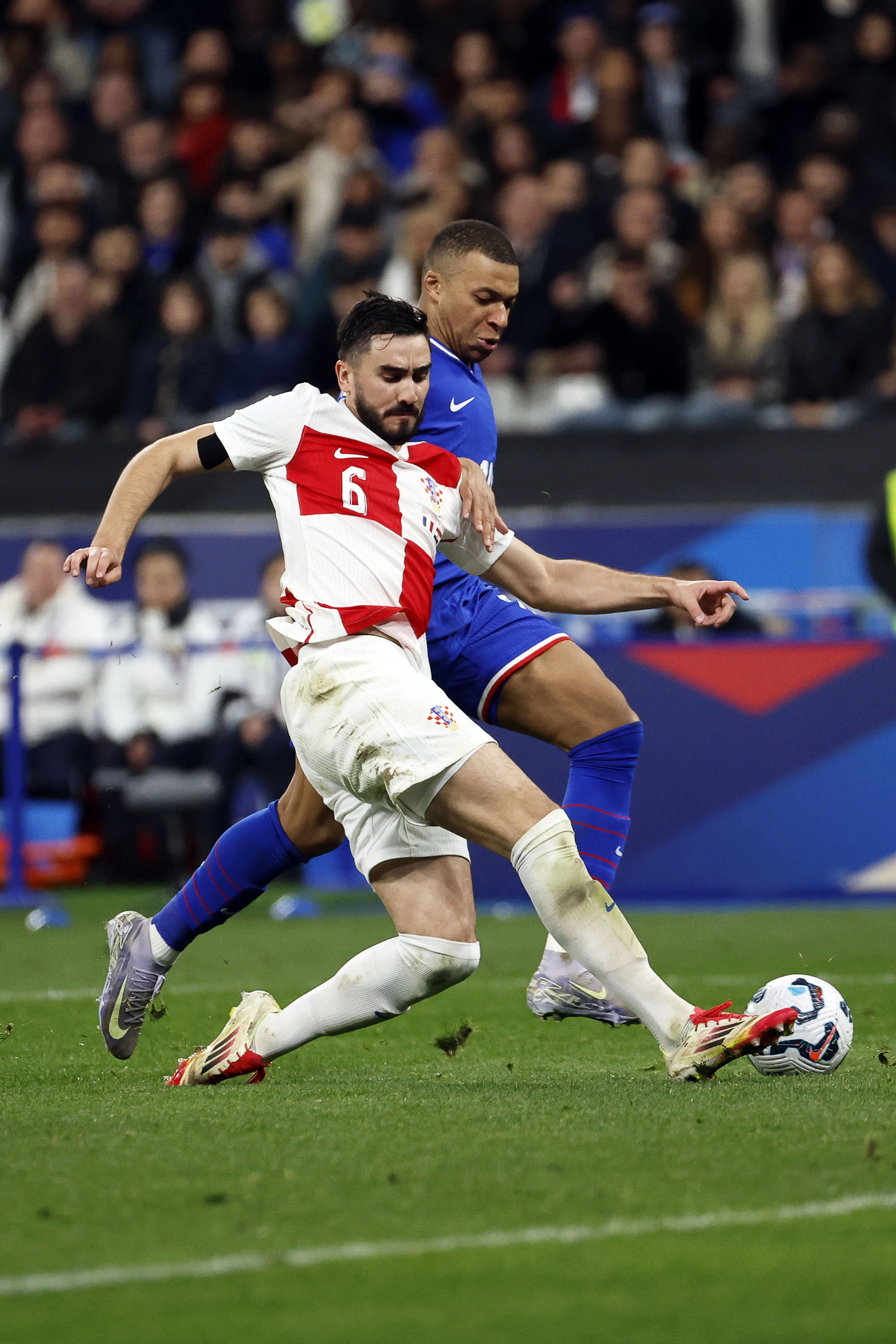 包含欧国联比赛:热门球队表现抢眼,冠军悬念蓄势待发的词条 包含欧国联比赛:热门球队表现抢眼,冠军悬念蓄势待发的词条