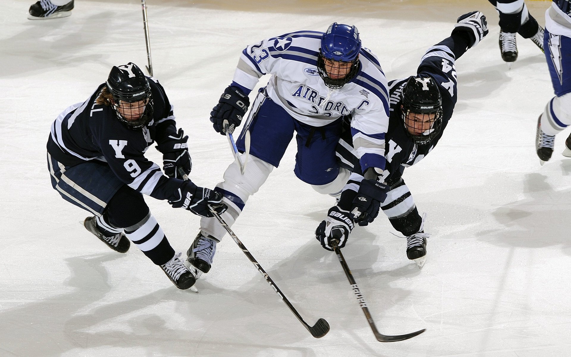 伊萨克关键节点连续得分，英格兰军团踏平贝蒂斯展露冠军相