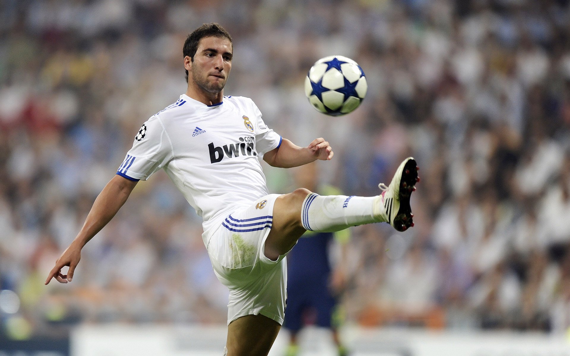 湖人力克深圳队，莫兰特高光独耀，一场不属于常规的跨洋对决