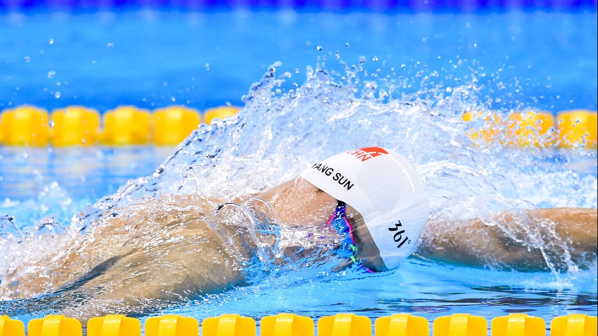 银石绝杀，周冠宇的千分之一秒，阿斯顿马丁与雷诺的终极博弈